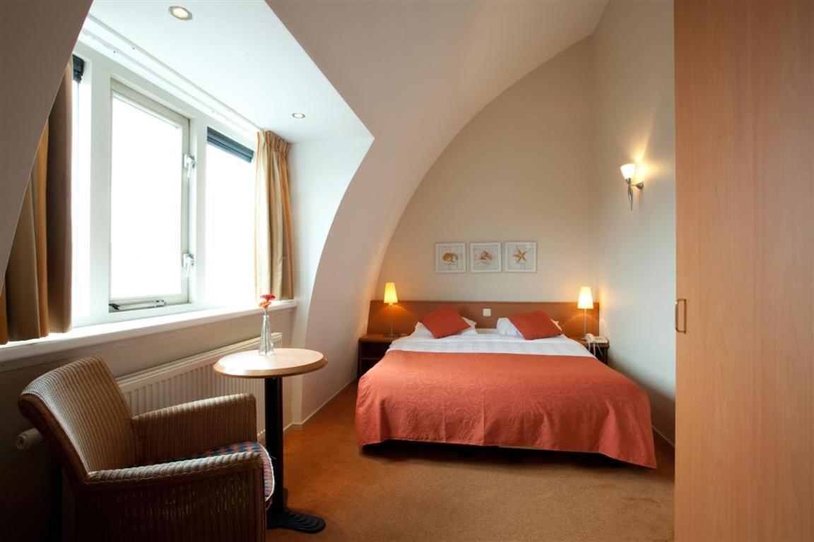 Hotel Victoria Берген-ан-Зее Екстериор снимка